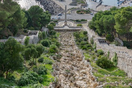 The monumental cascade